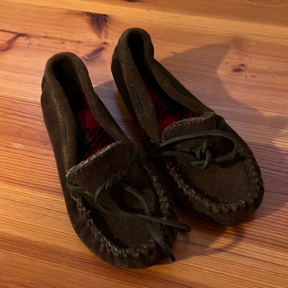 Minnetonka Slippers size 12